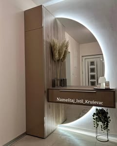 Predsoblje po meri sa LED ogledalom i taupe frontom